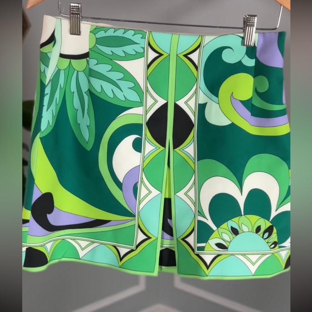 Vibrant Green Patterned Shorts - image 3